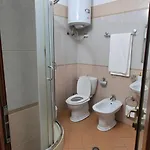 Ar&en Tirana
